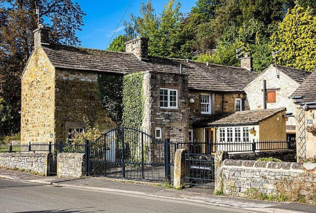 The Belle - A Lovingly Converted Grade II Listed Home From Home In Bakewell Exterior photo